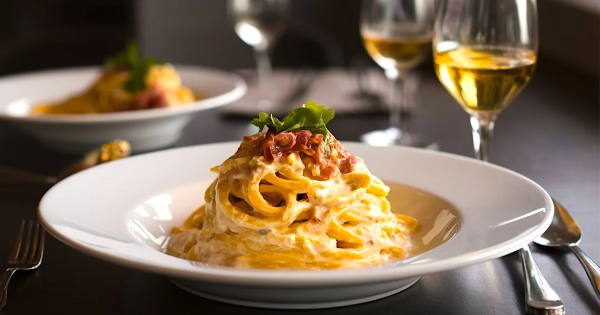 Snabblagad spaghetti carbonara – så här lyxar du till klassikern