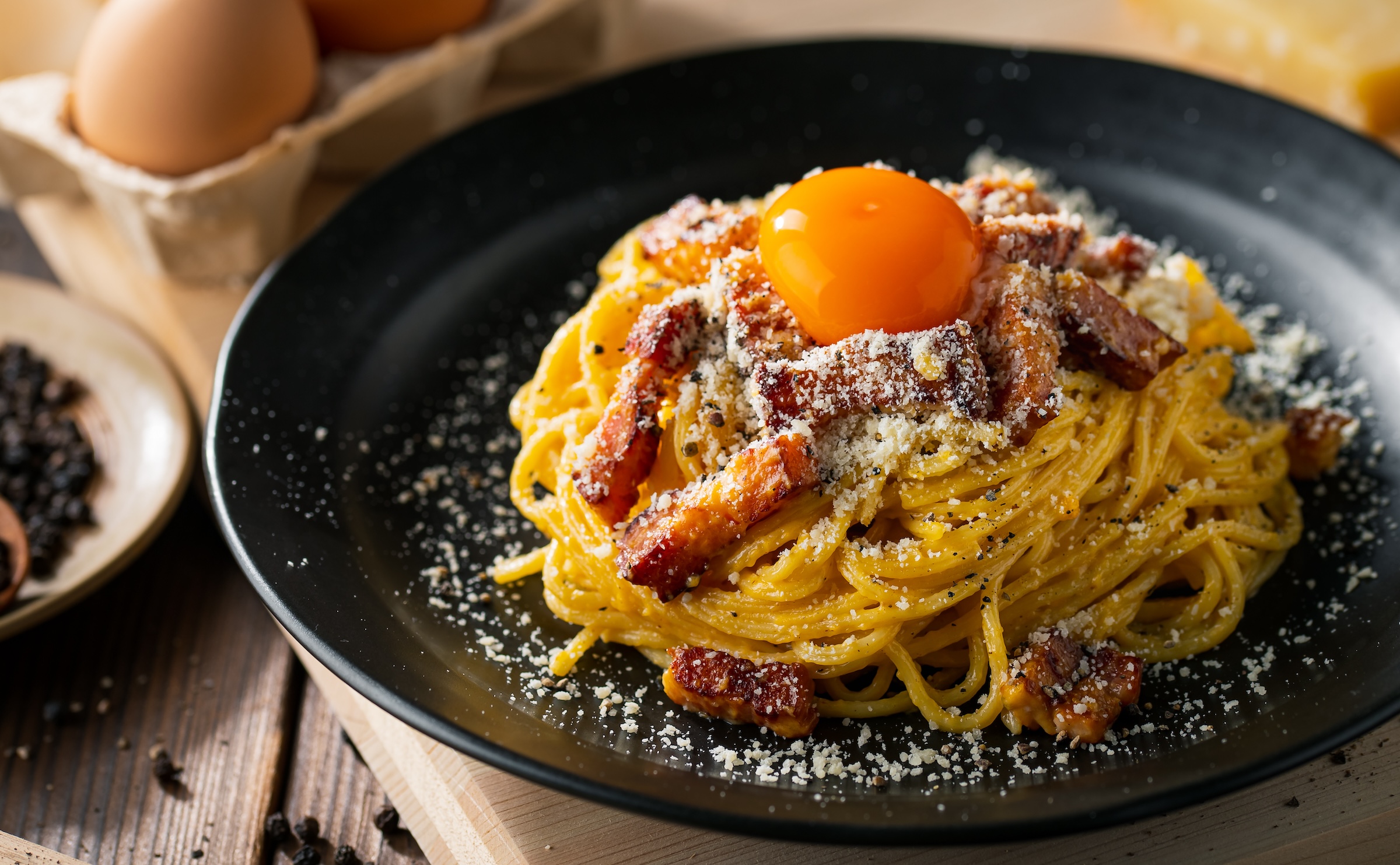 Recept, spaghetti, carbonara, pasta, pastarätt, snabblagad, vardags, fest, matlåda, parmesan, ägg, svartpeppar, sidfläsk, bacon, pancetta, pecorino, grädde, durumvete, bronsvalsad, vegetarisk, tofu.