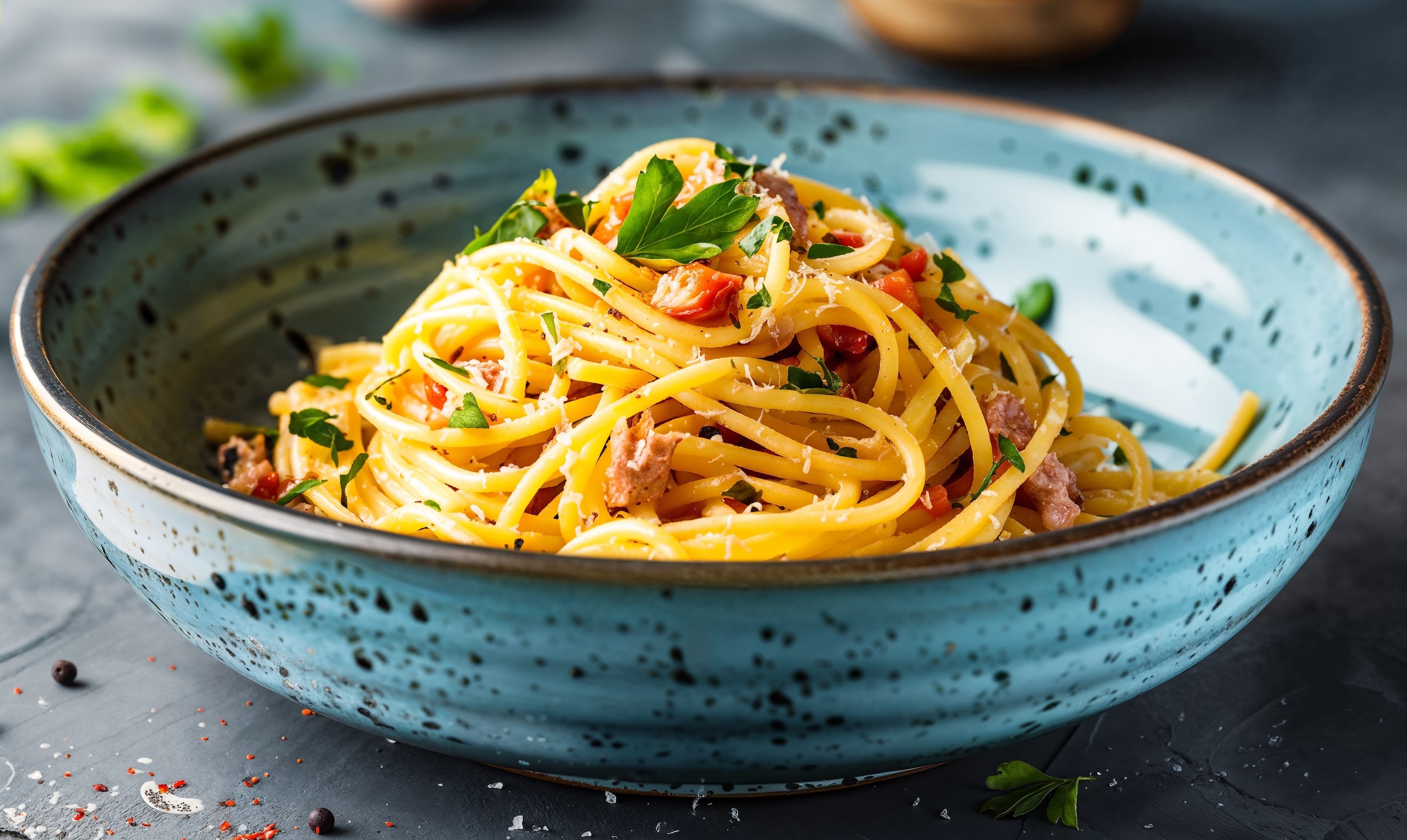 Recept, spaghetti, carbonara, pasta, pastarätt, snabblagad, vardags, fest, matlåda, parmesan, ägg, svartpeppar, sidfläsk, bacon, pancetta, pecorino, grädde, durumvete, bronsvalsad, vegetarisk, tofu.