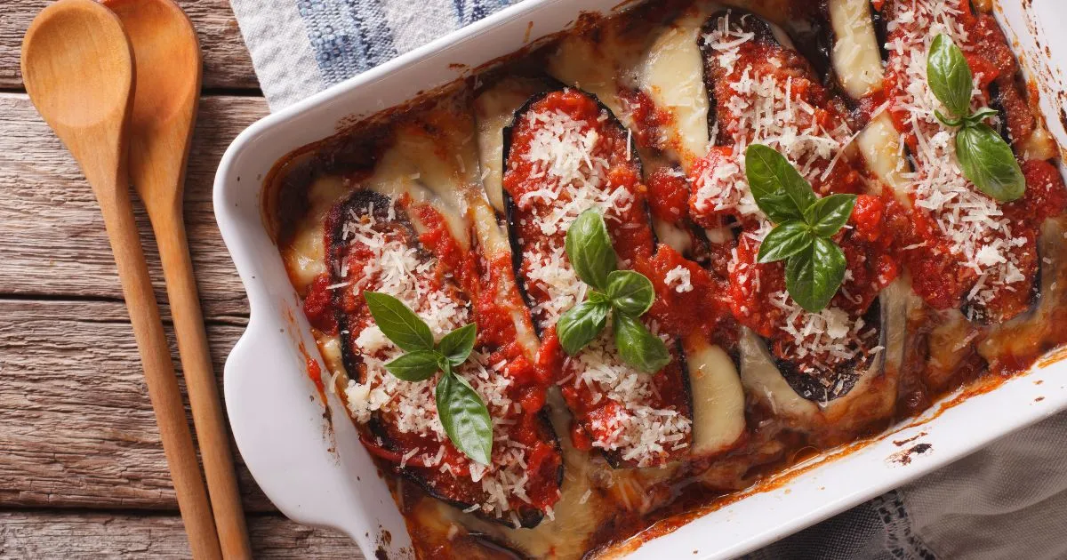Överraska vännerna vegetariskt – laga vår aubergine parmigiana!