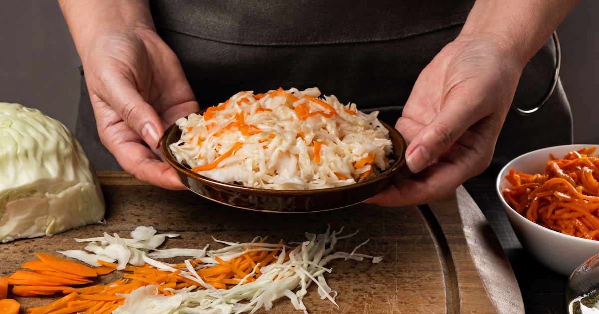 Så gör du en krämig och god coleslaw – det perfekta tillbehöret