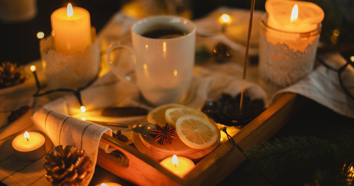 Skapa julstämning med färg, ljus och doft