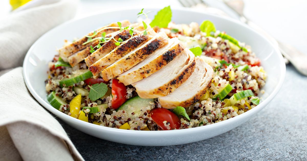 Kyckling med quinoasallad och avokado – kanonkäk efter gymmet!